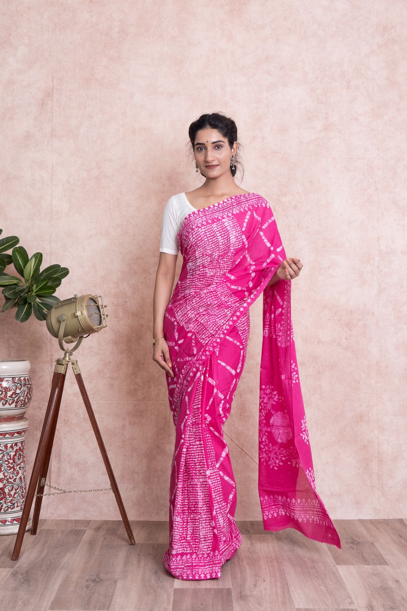 Women Batik Print Geometric Cotton Mulmul Saree with Unstitched Blouse - Pink