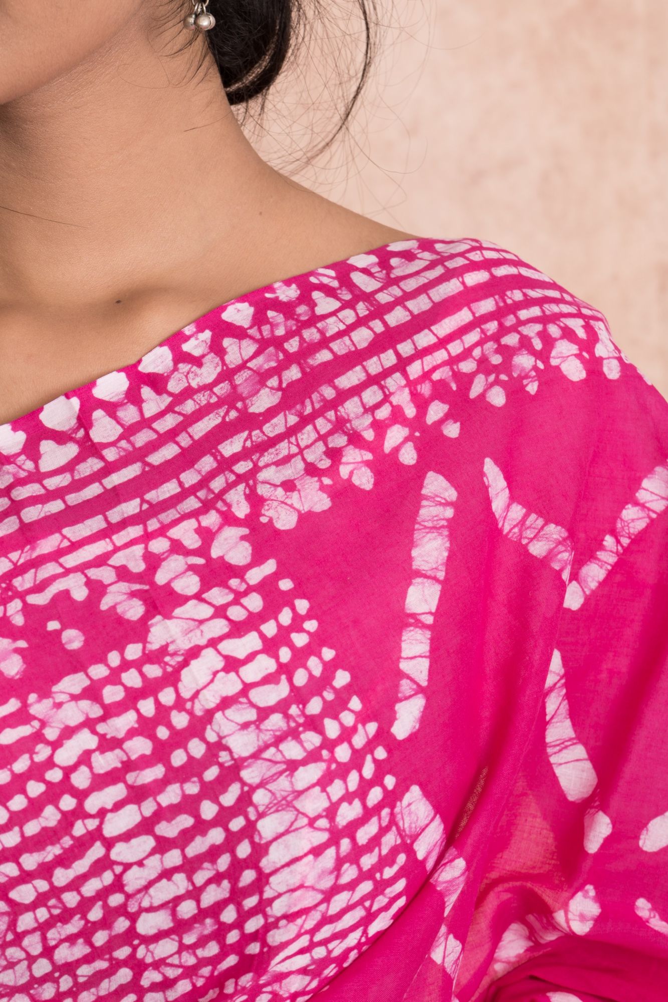 Women Batik Print Geometric Cotton Mulmul Saree with Unstitched Blouse - Pink