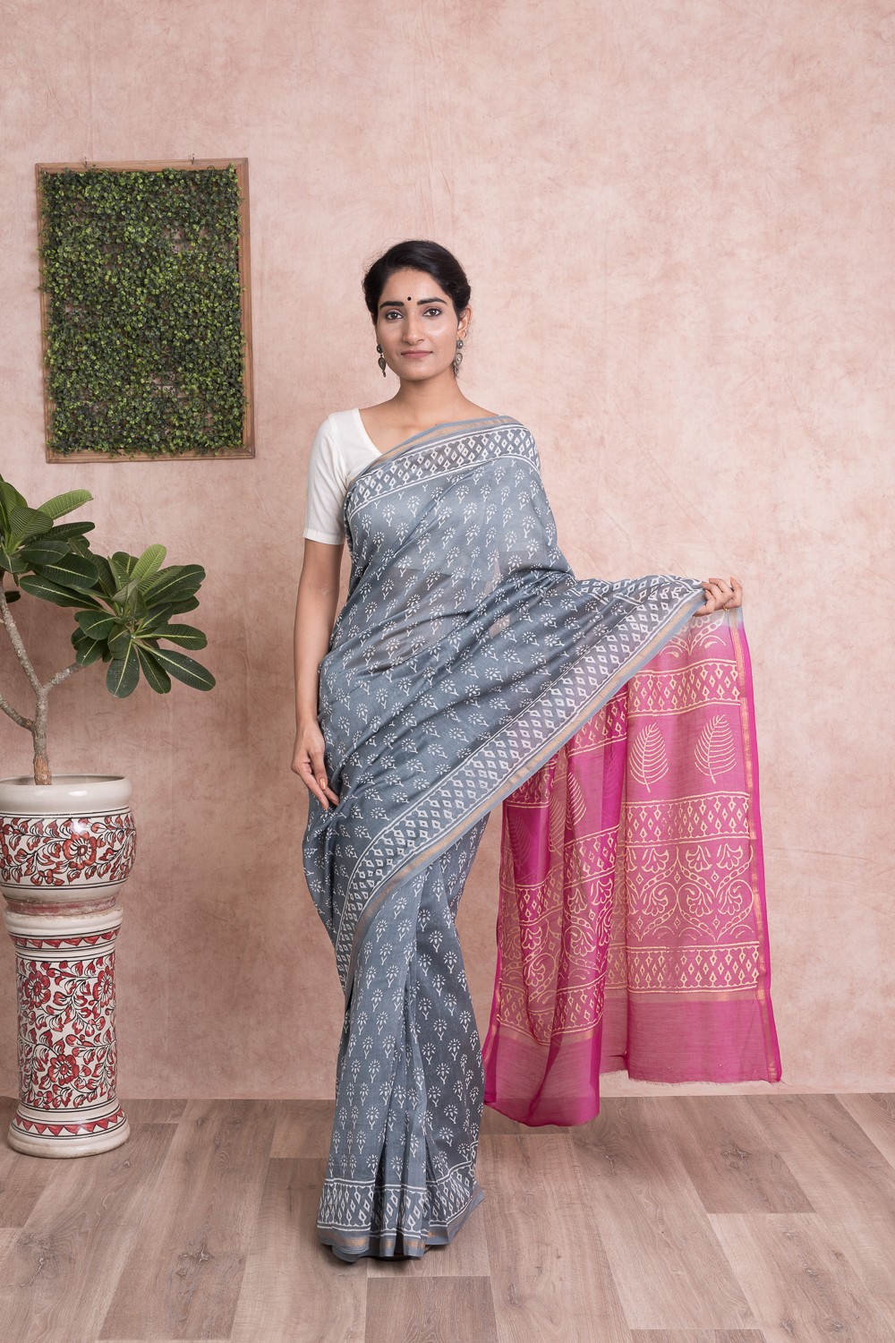 Chanderi Silk Booti Pattern Chanderi Silk Saree with Unstitched Blouse - Grey And Pink