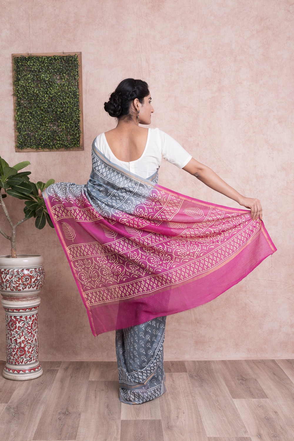 Chanderi Silk Booti Pattern Chanderi Silk Saree with Unstitched Blouse - Grey And Pink