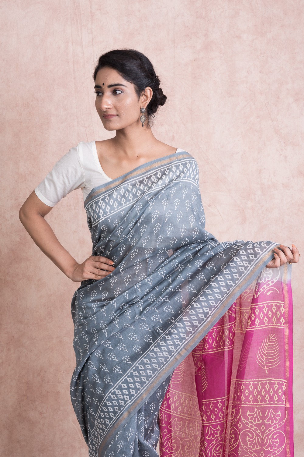 Chanderi Silk Booti Pattern Chanderi Silk Saree with Unstitched Blouse - Grey And Pink