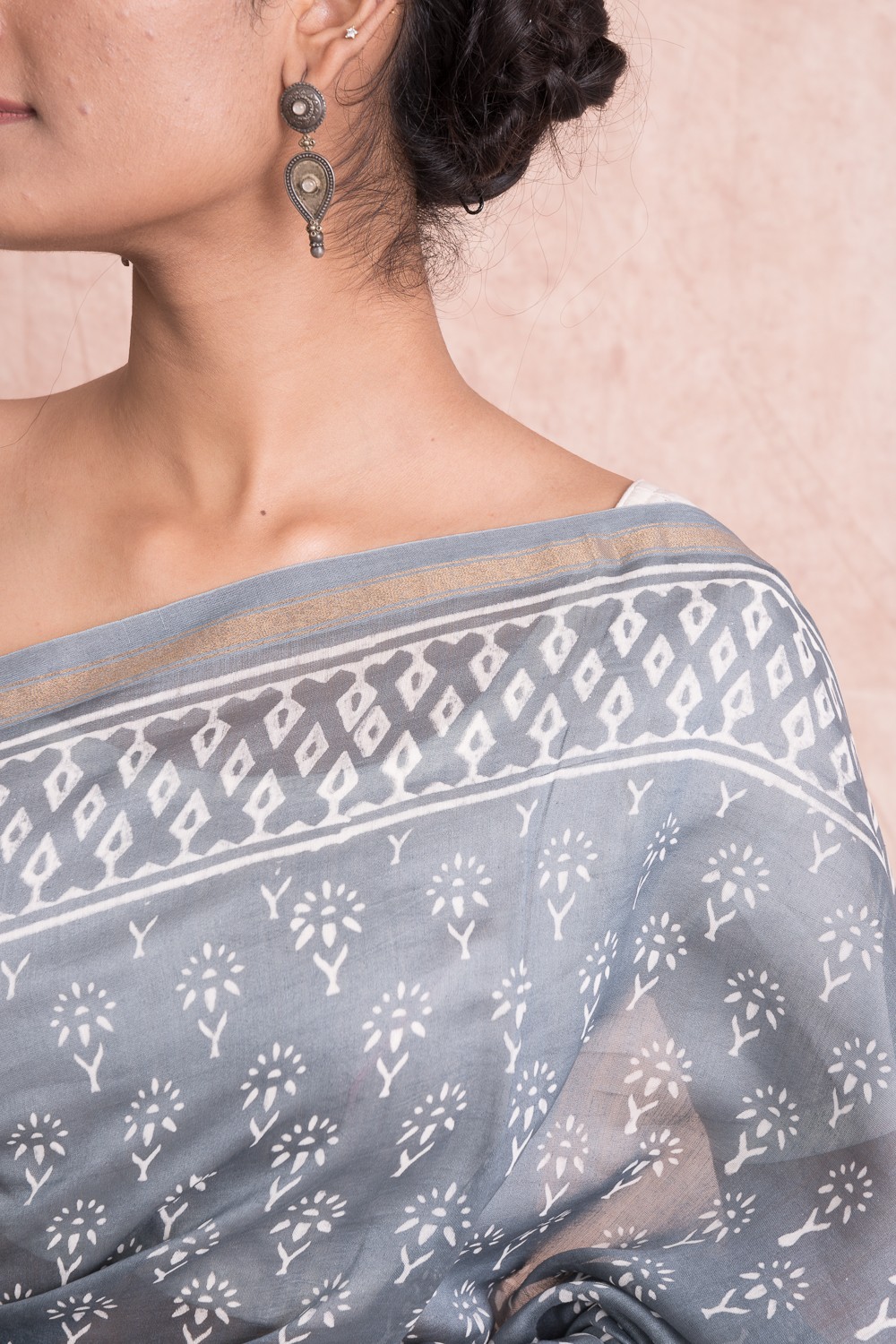 Chanderi Silk Booti Pattern Chanderi Silk Saree with Unstitched Blouse - Grey And Pink