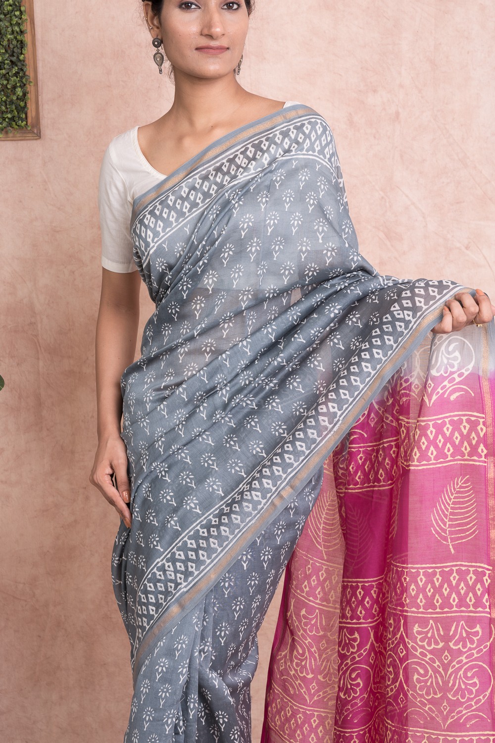 Chanderi Silk Booti Pattern Chanderi Silk Saree with Unstitched Blouse - Grey And Pink