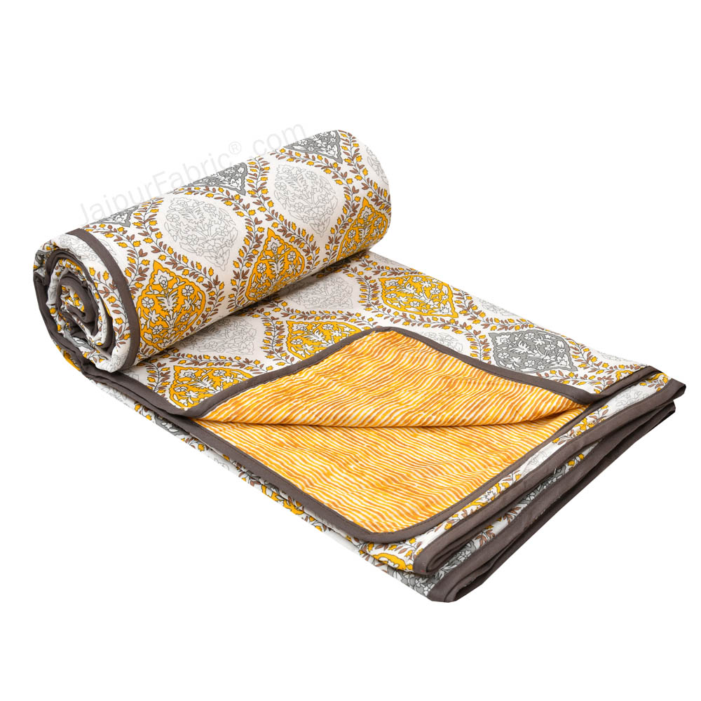 Wavy Ethnic Yellowish Grey Single Bed Dohar Blanket