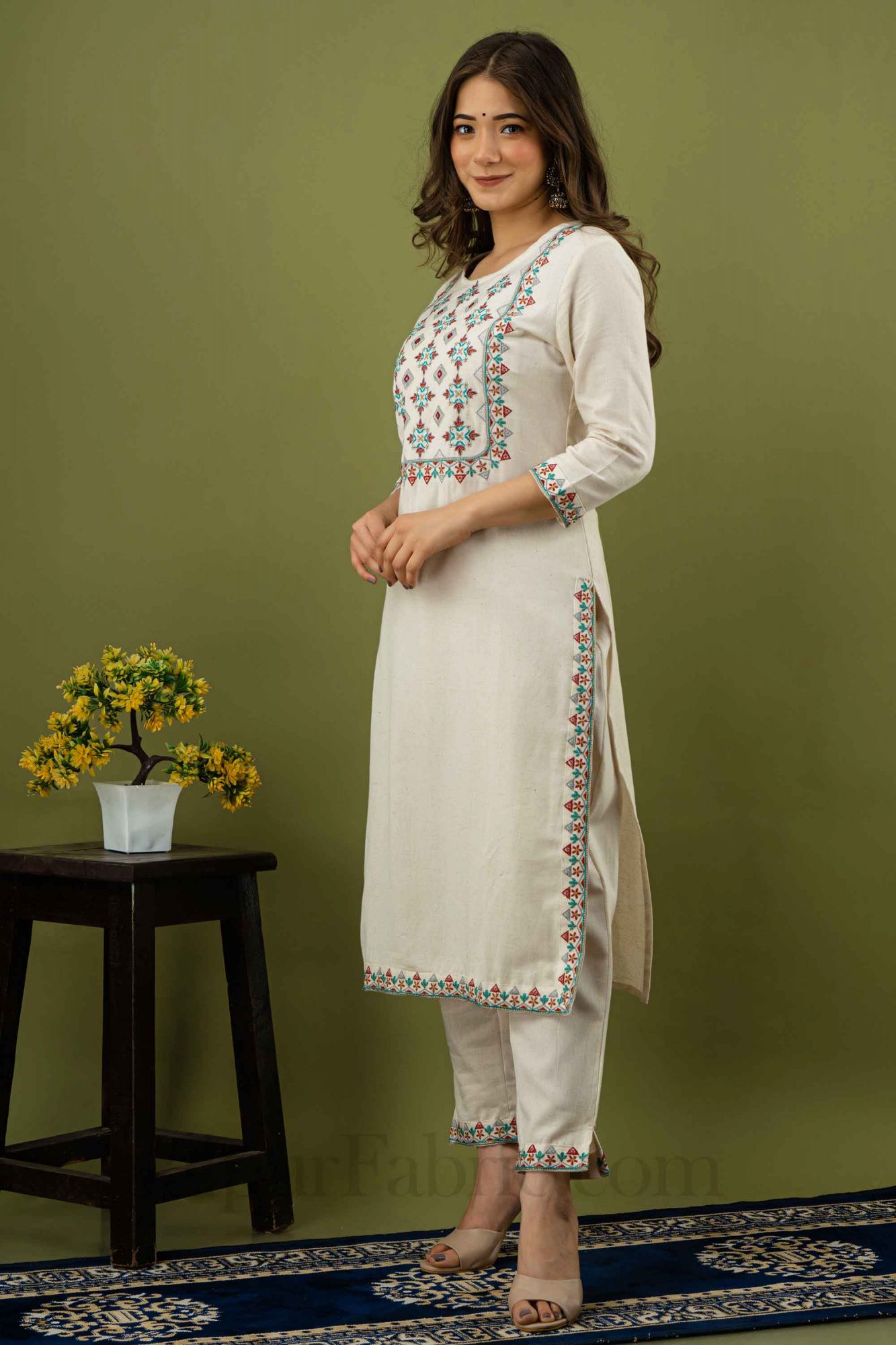 Women White Cotton Round Neck Kurti with Pant