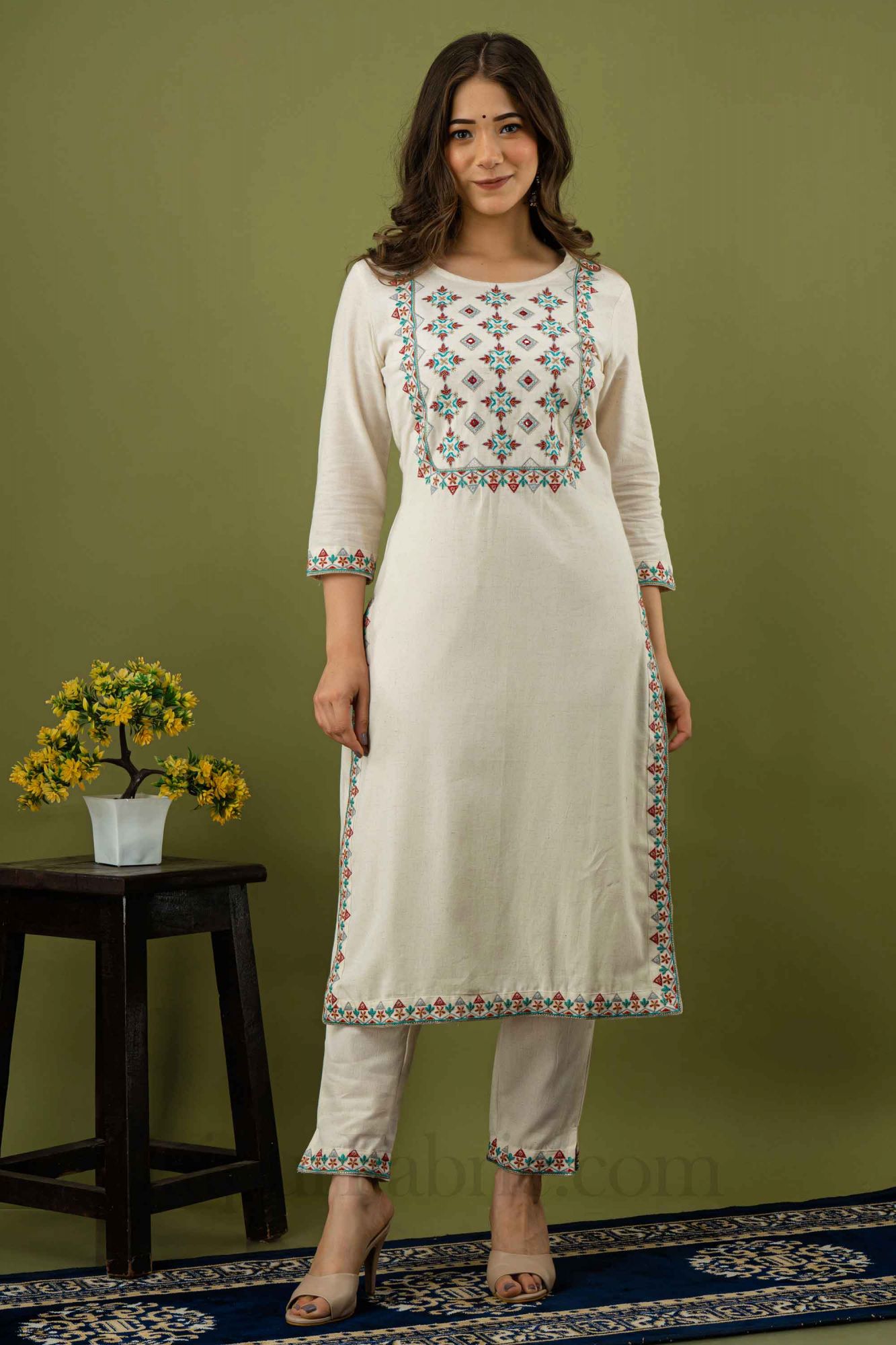 Women White Cotton Round Neck Kurti with Pant