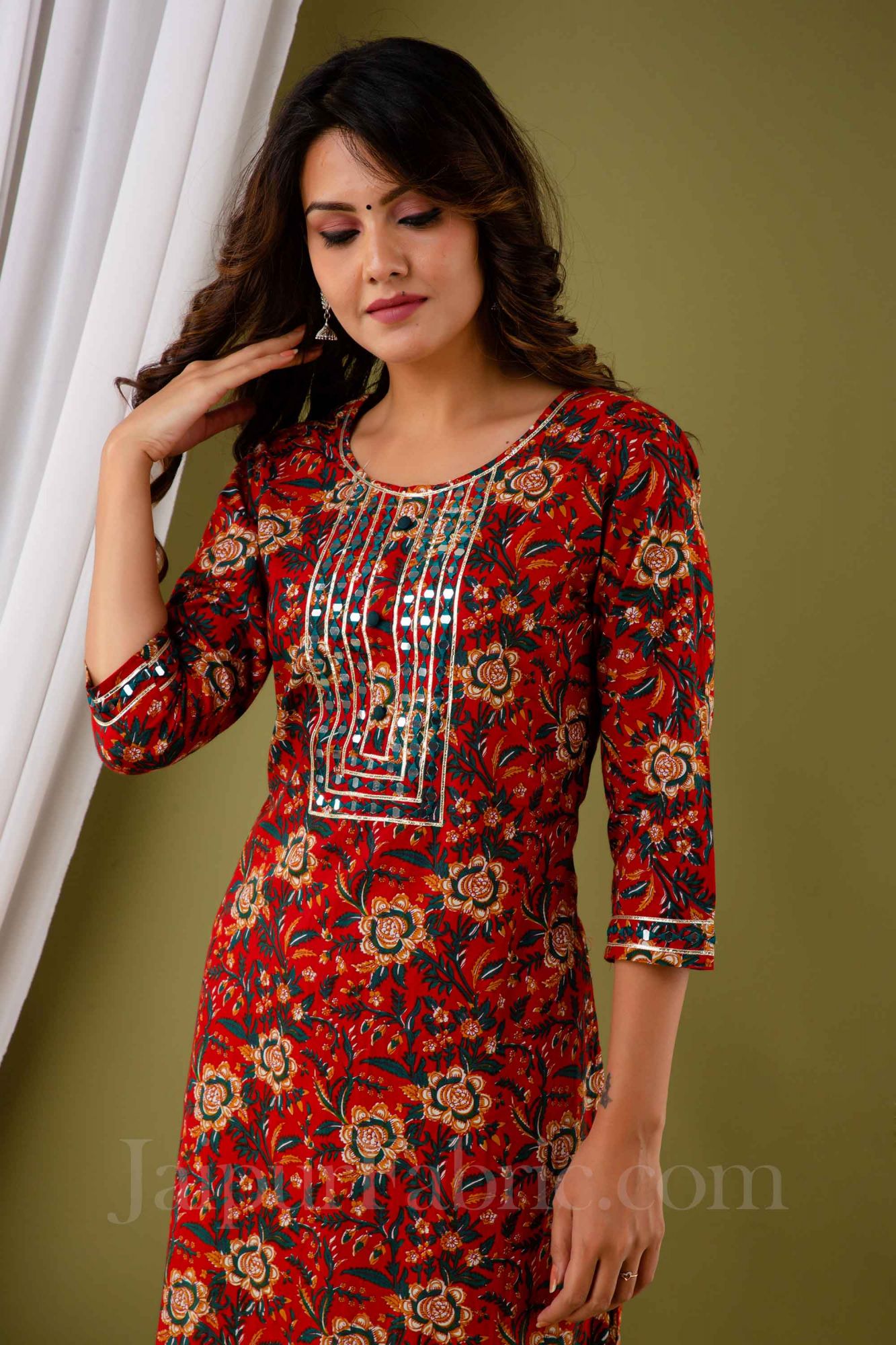 Women Floral Round Neck Cotton Kurti