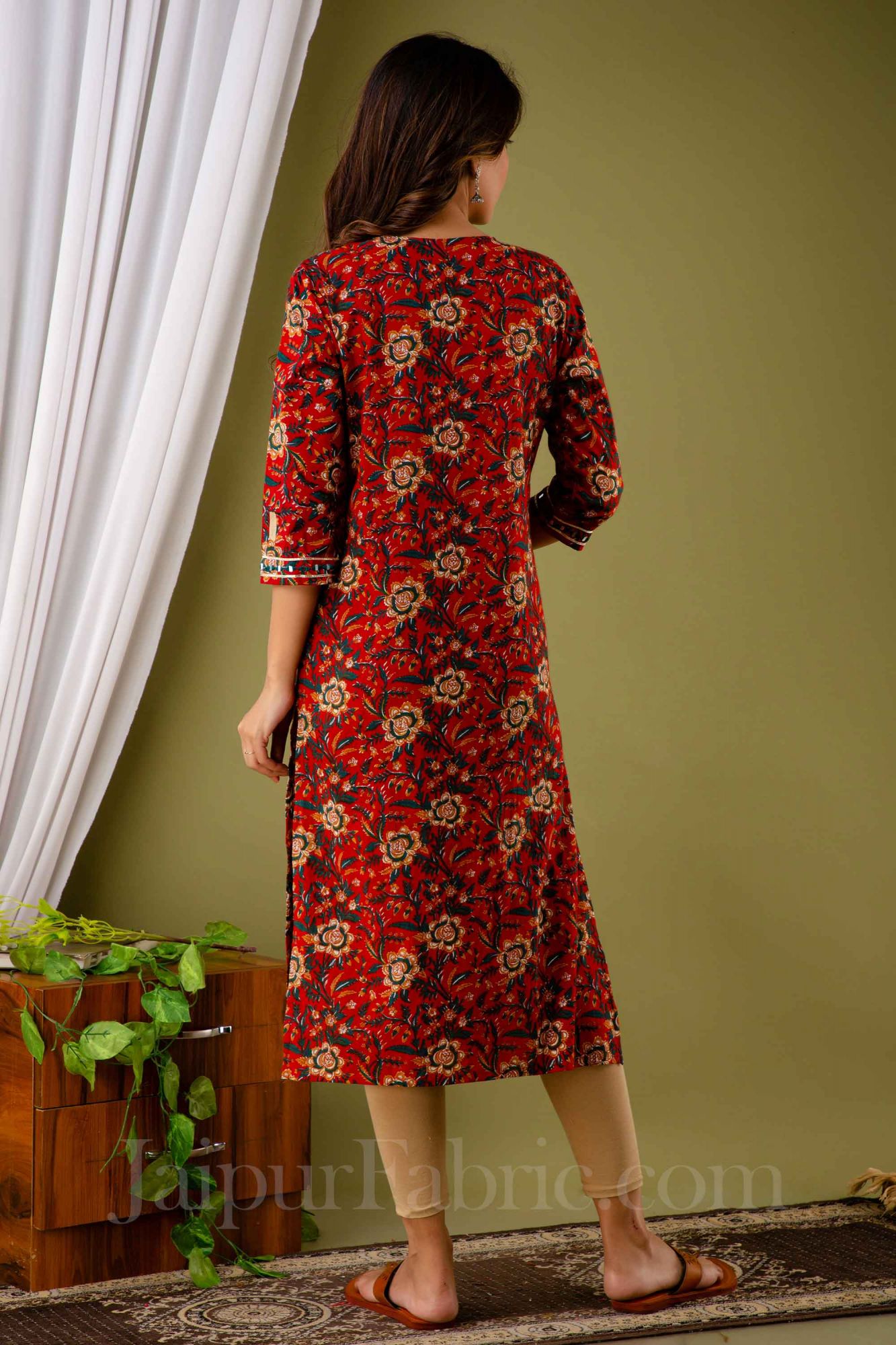 Women Floral Round Neck Cotton Kurti