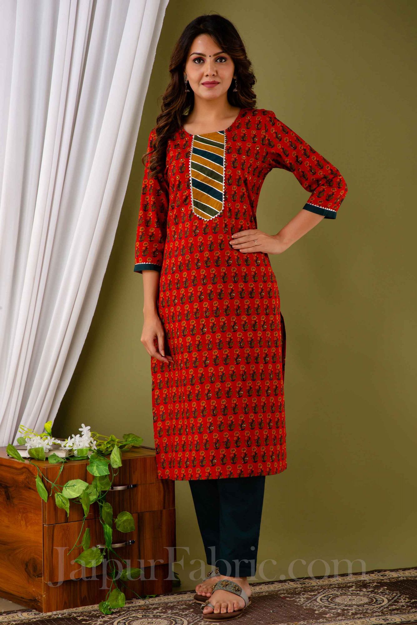 Women Red Cotton Floral Print Kurti with Pant