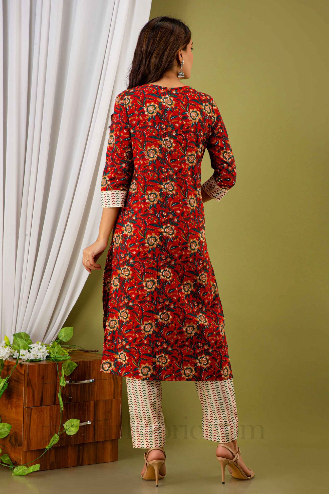 Women Red Cotton Round Neck Kurti with Pant