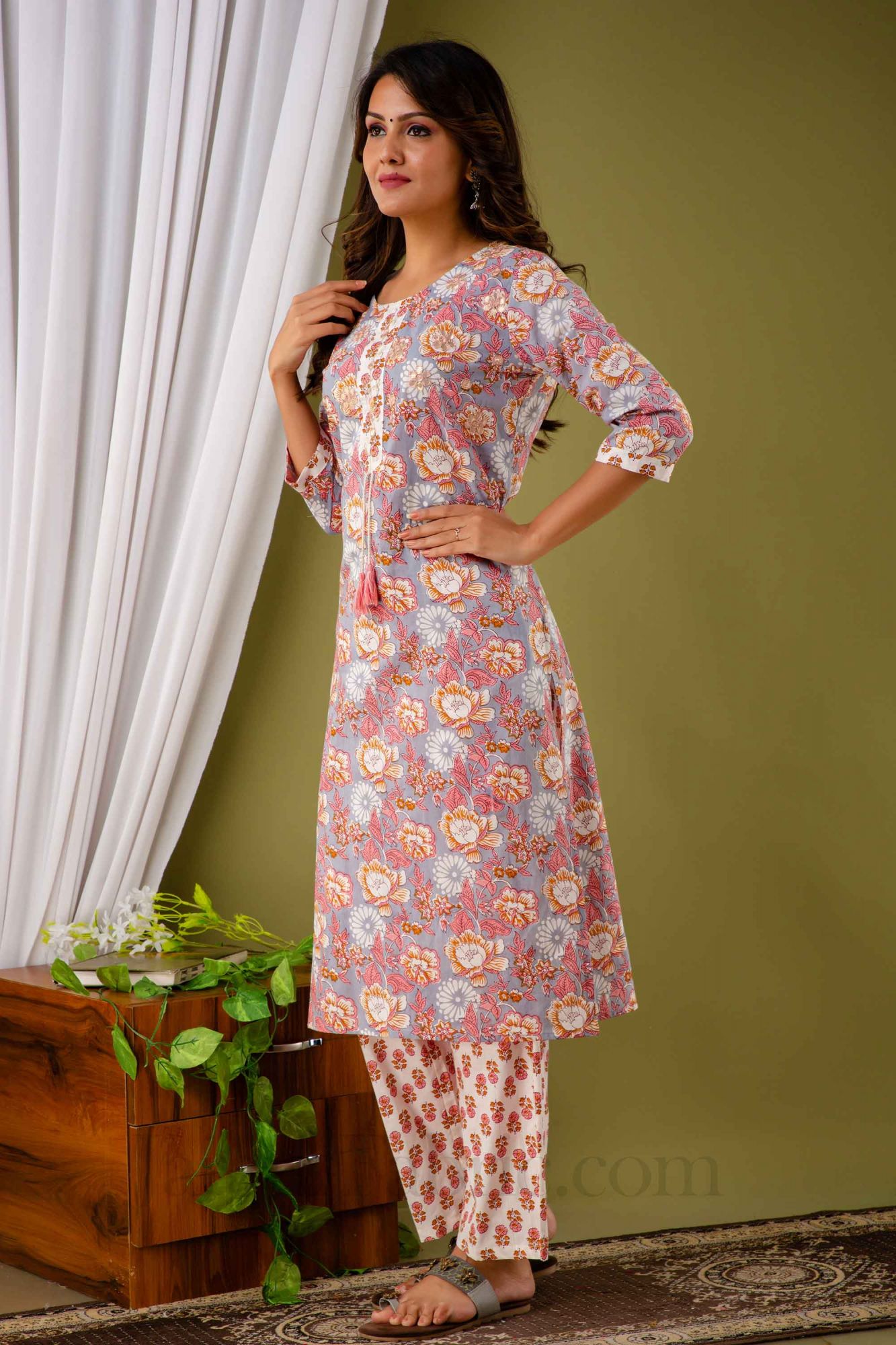 Women Colorful Foral Cotton Kurti with Pant