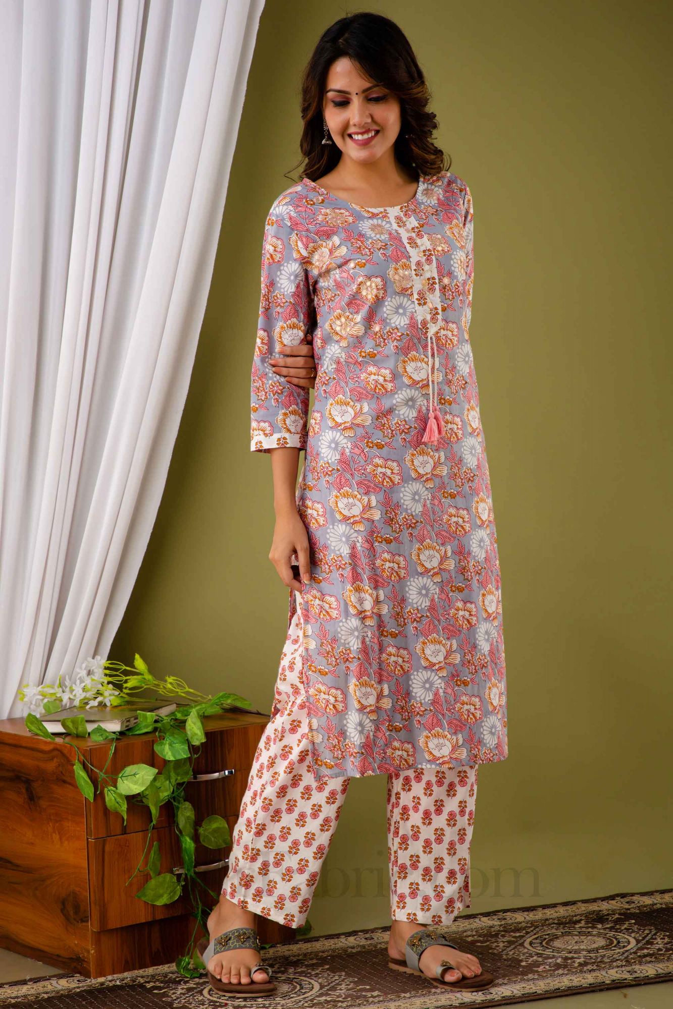 Women Colorful Foral Cotton Kurti with Pant