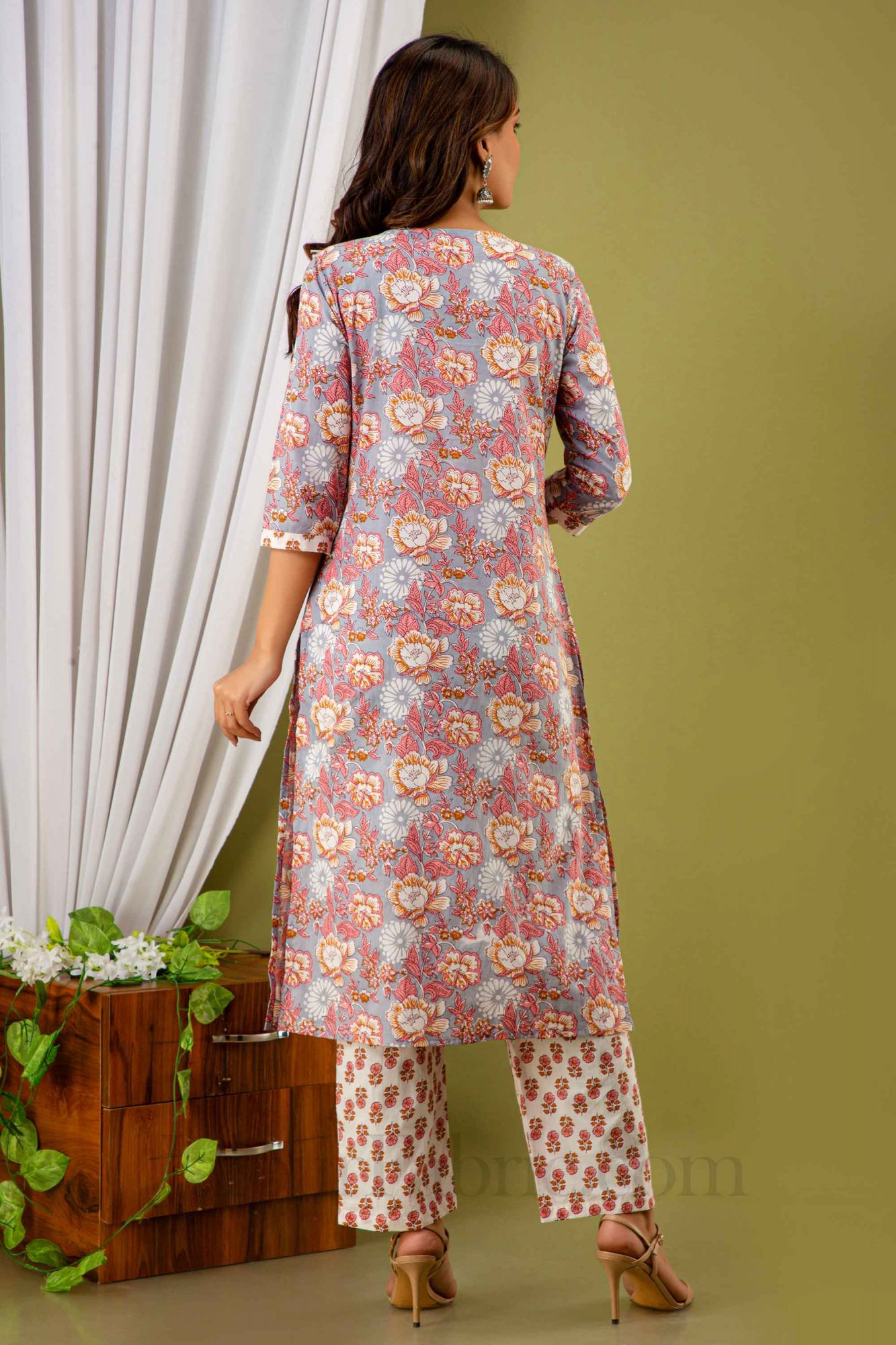 Women Colorful Foral Cotton Kurti with Pant