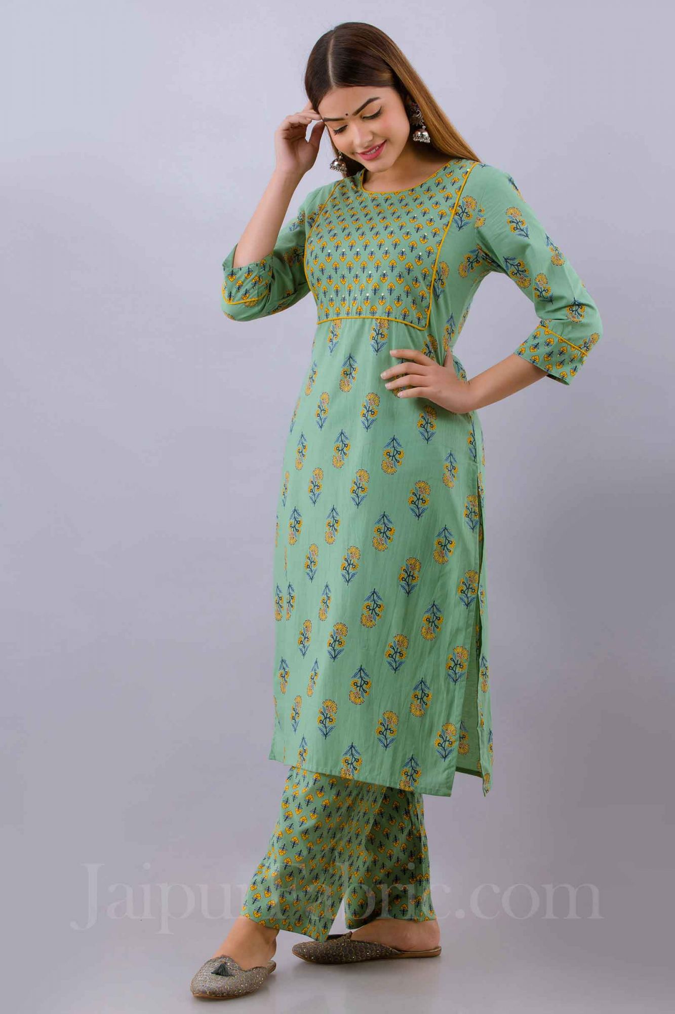 Women Green Cotton Kurti Round Neck with Pant