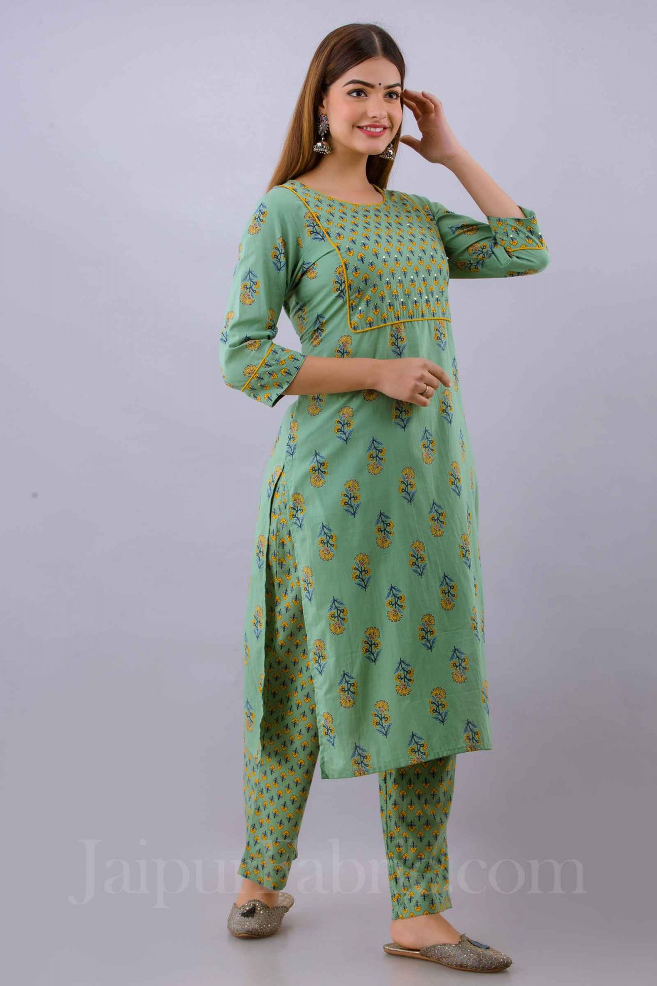 Women Green Cotton Kurti Round Neck with Pant