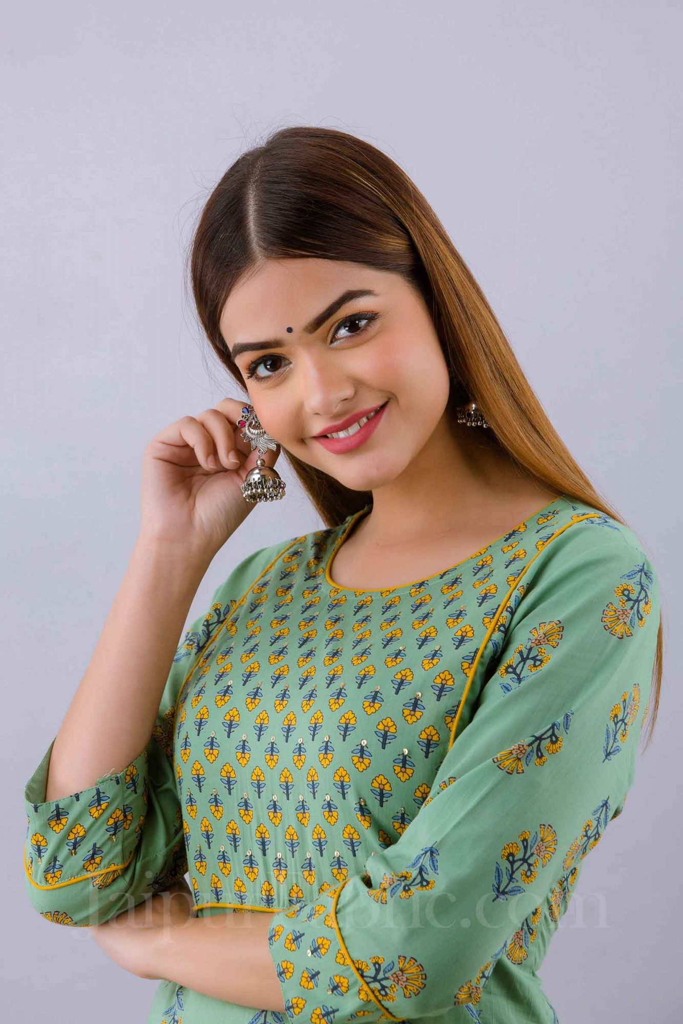 Women Green Cotton Kurti Round Neck with Pant