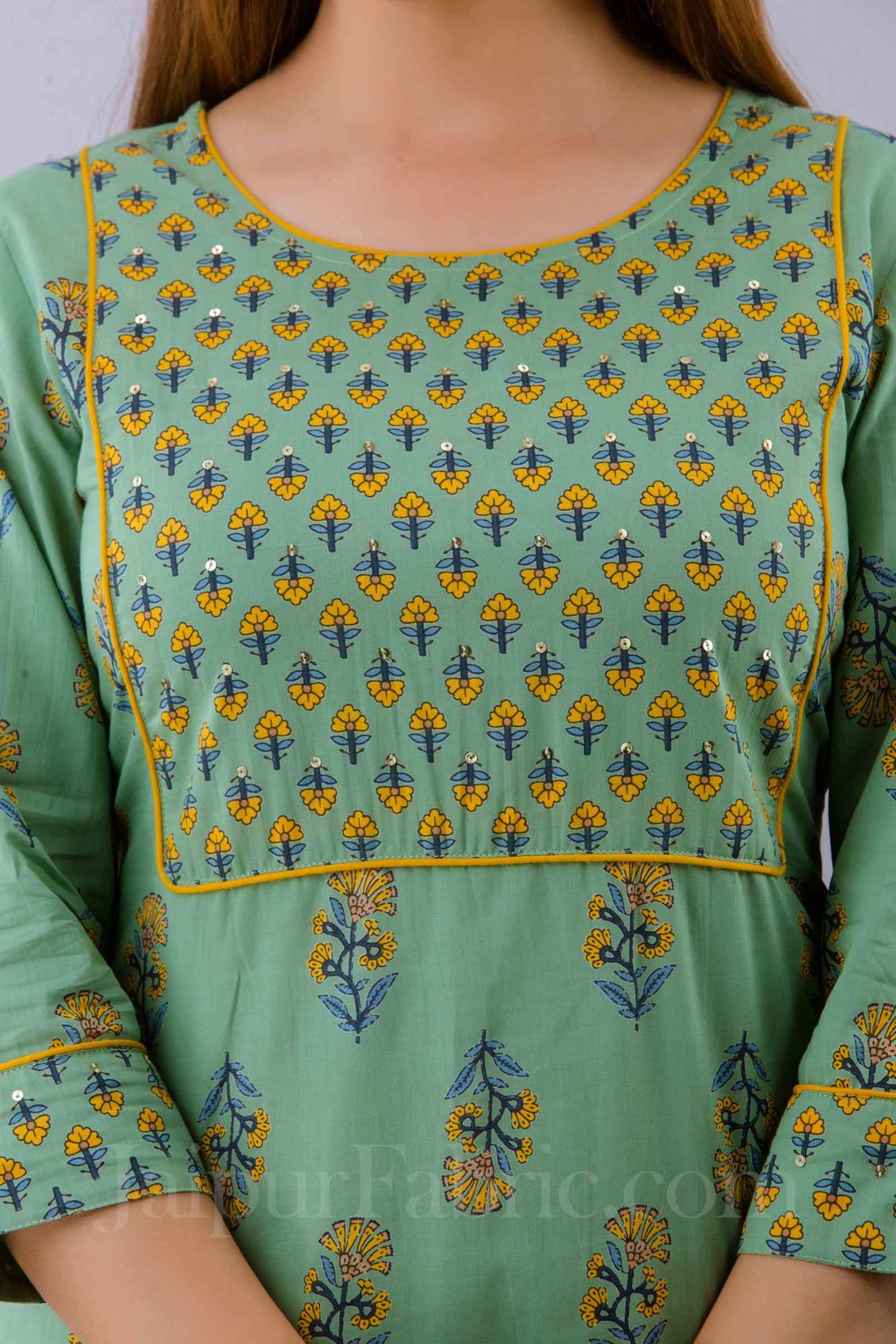 Women Green Cotton Kurti Round Neck with Pant