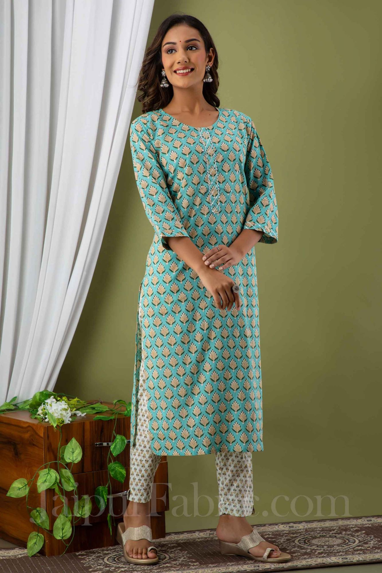 Women Sea Green Cotton Kurti with Pant & Dupatta