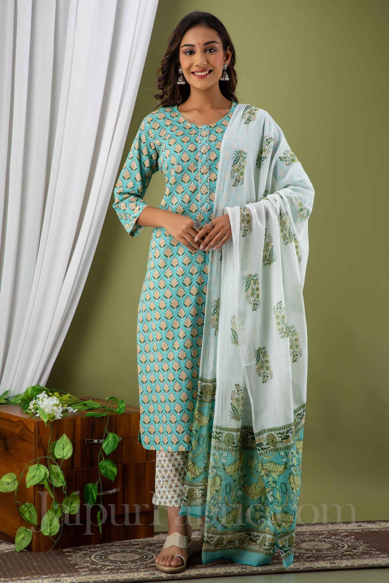 Women Sea Green Cotton Kurti with Pant & Dupatta