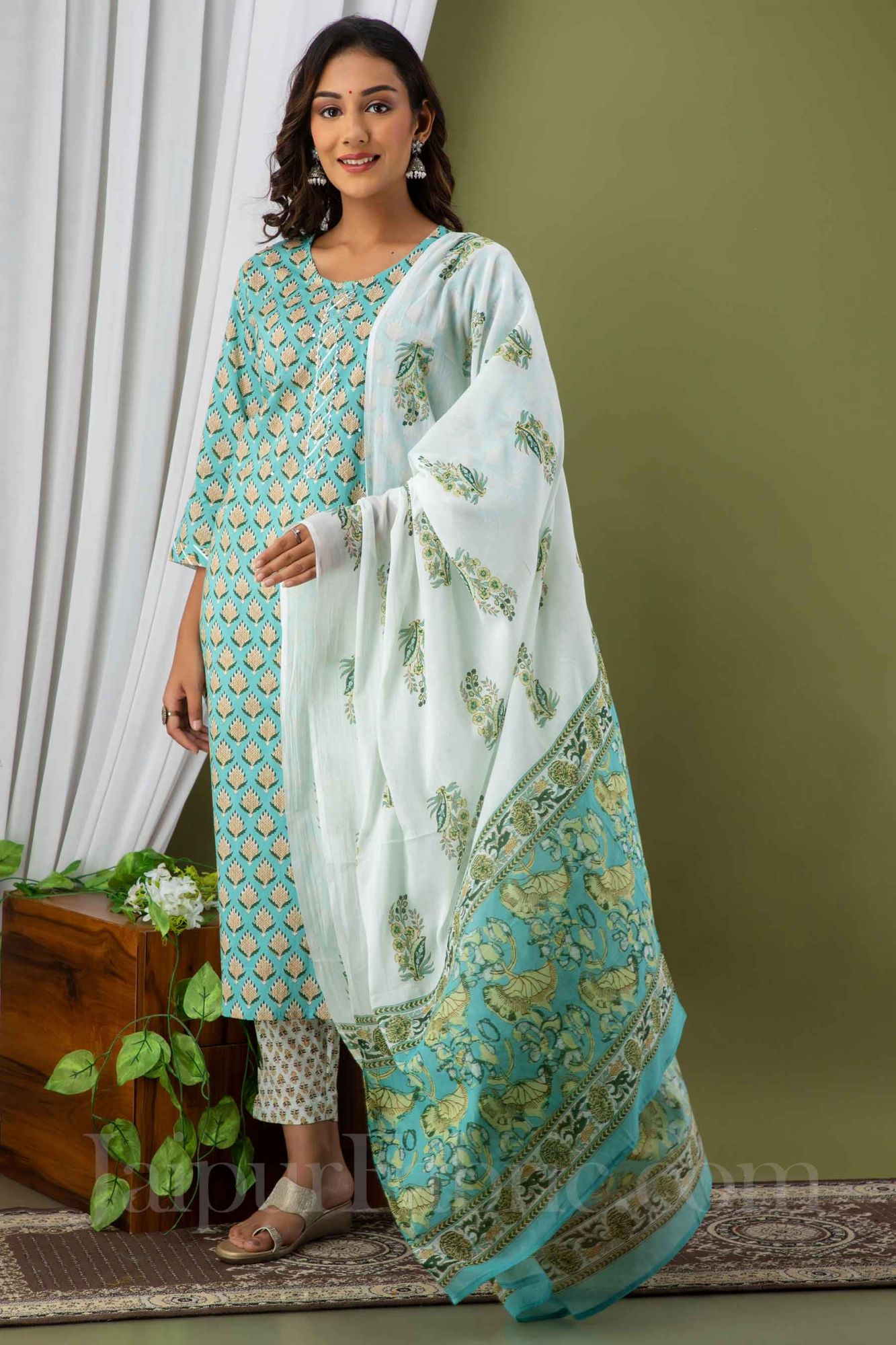 Women Sea Green Cotton Kurti with Pant & Dupatta