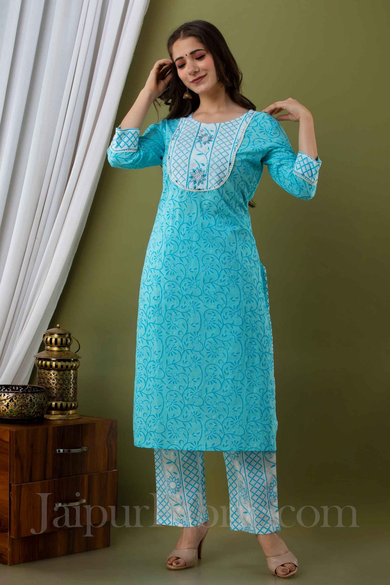 Women Blue Cotton Floral Print Kurti with Pant