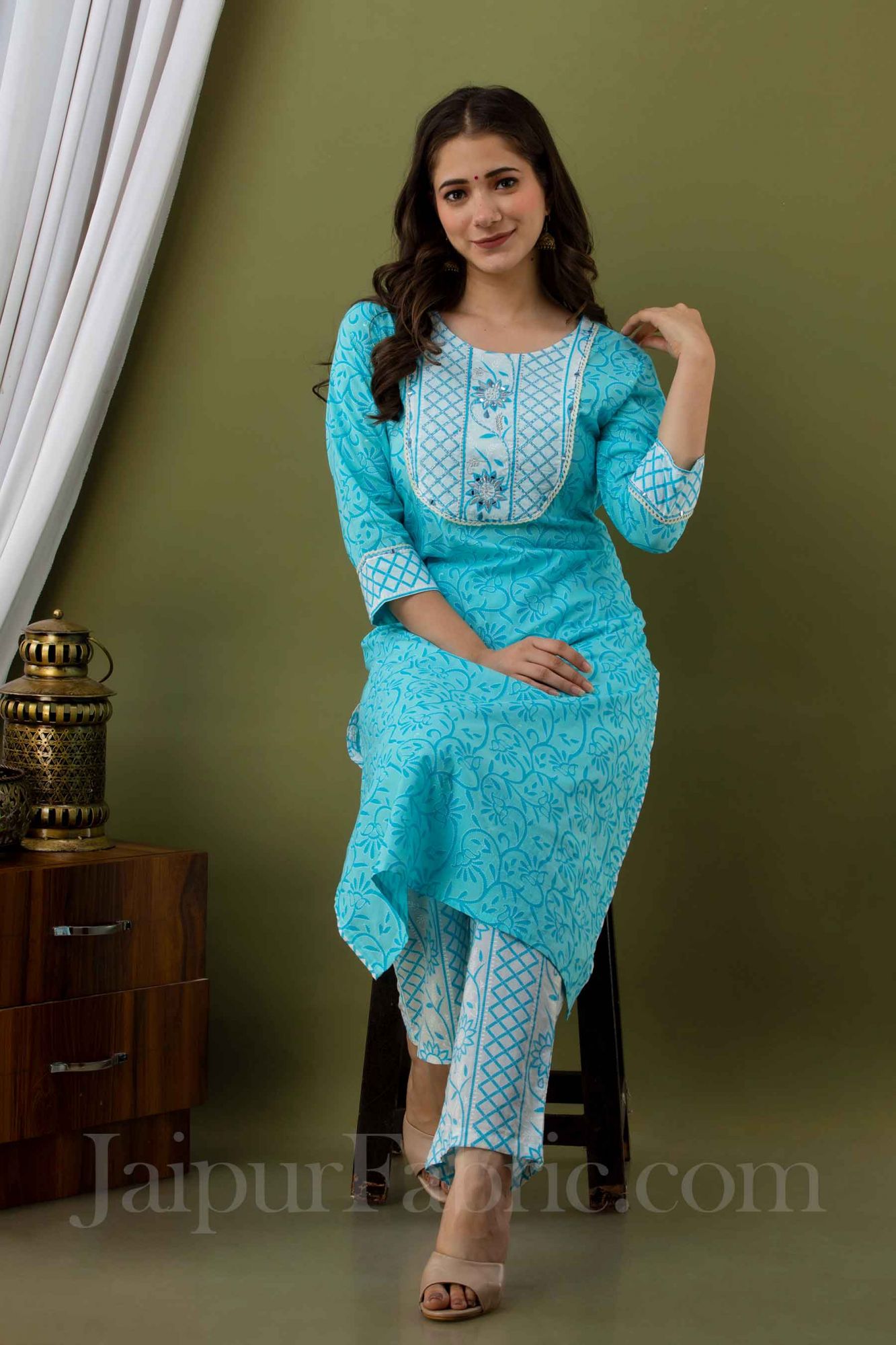 Women Blue Cotton Floral Print Kurti with Pant