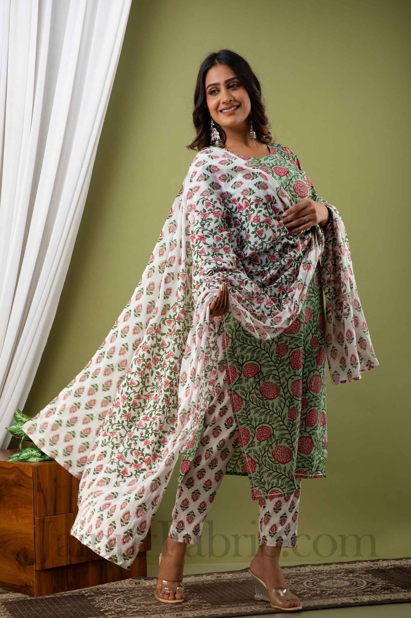 Women Green Floral Print Cotton Kurti with Pant & Dupatta