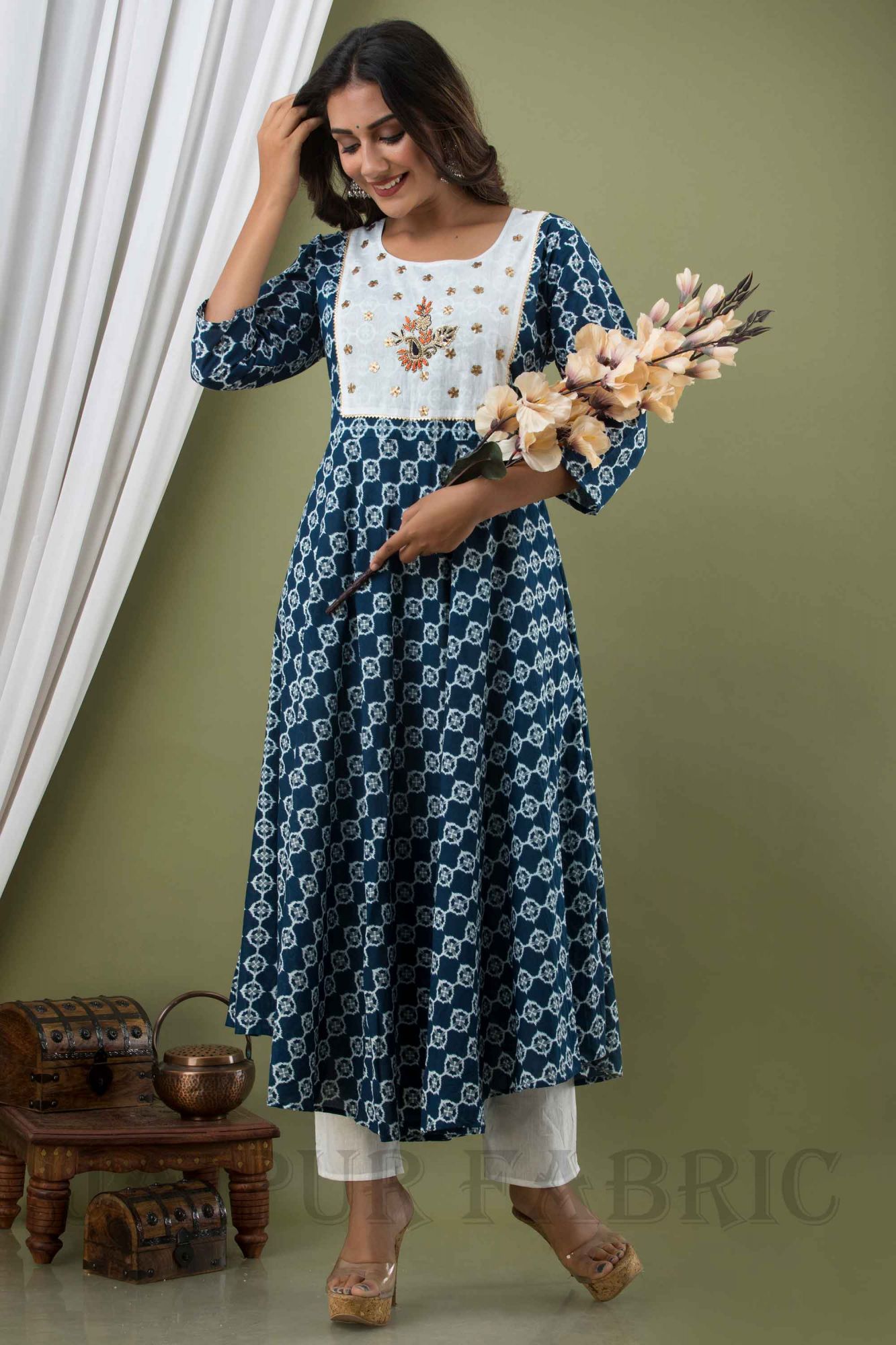 Women Boota Print Cotton Kurti