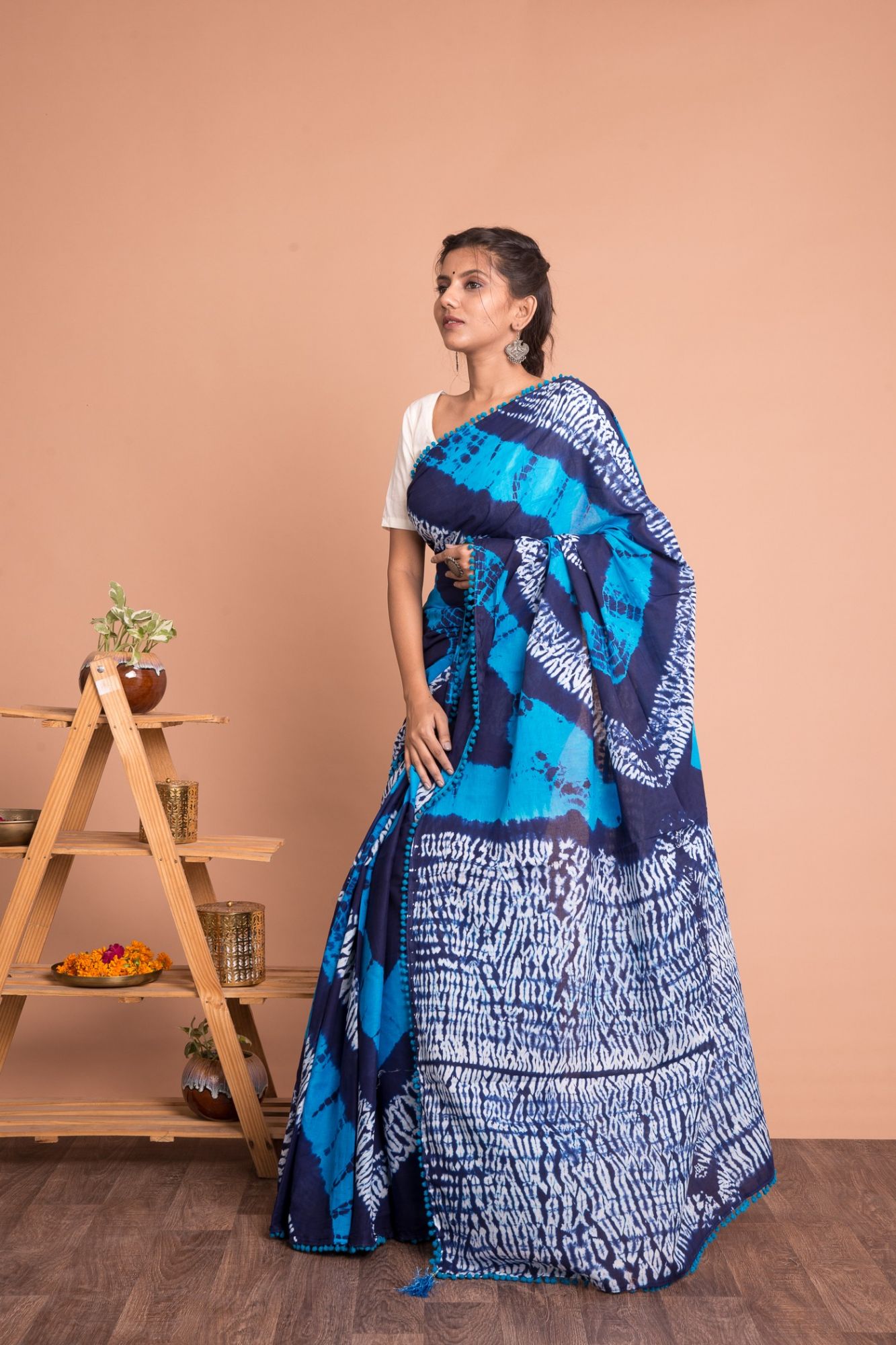 Shibori Tie And Dye Cotton Mulmul Saree with Unstitched Blouse - Blue