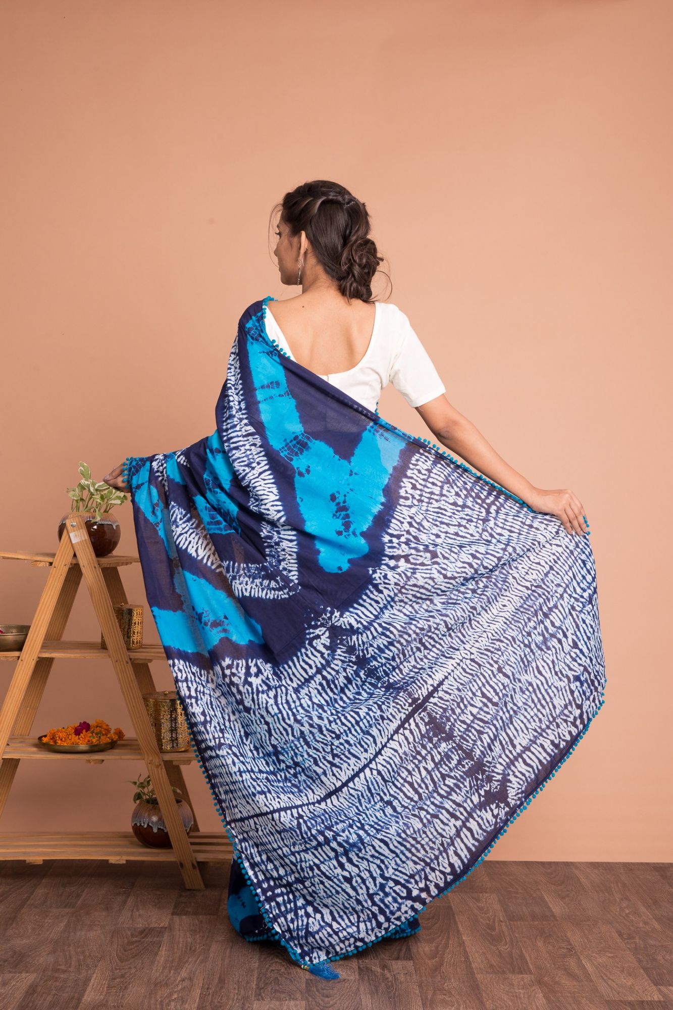 Shibori Tie And Dye Cotton Mulmul Saree with Unstitched Blouse - Blue