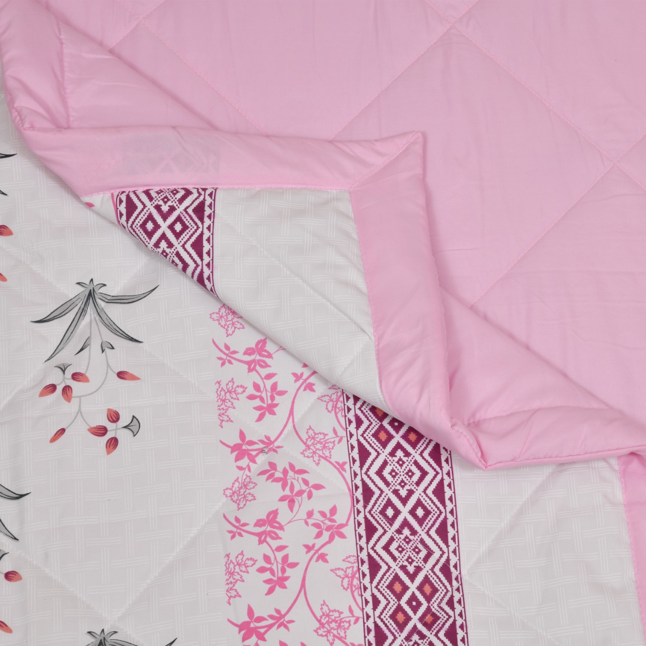 Iconic Iris Pink Cotton Quilted Bedcover Comforter Blanket